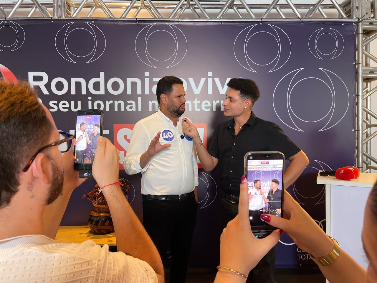 Samuel Costa ganha protagonismo em novo debate e reforça discurso de mudança em Rondônia